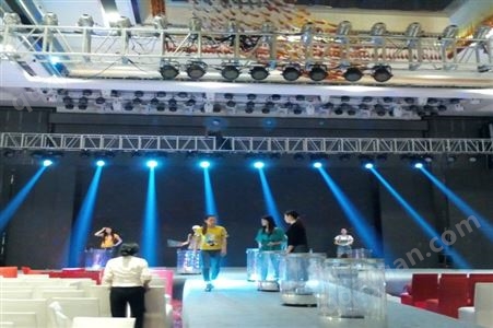 武汉会议面光灯出租 演绎舞台设备 灯光音箱大屏 桌椅沙发 桁架背板租赁