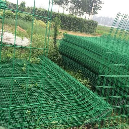 供应圈地养殖公路护栏网 定制交通浸塑小区防护网